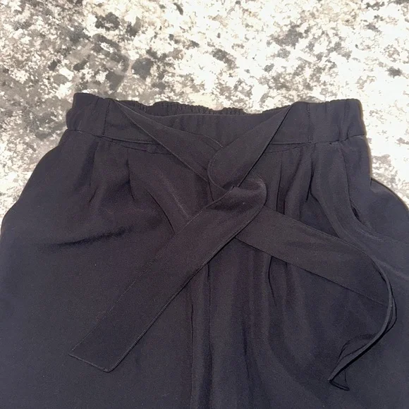 Lululemon Noir Crop Pant Size 8 - Picture 2 of 4